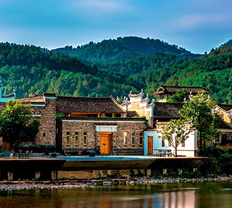 【山水奇觀桂林6日】非遺東漓古村DIY、兩江四湖、船遊漓江、荔江灣遊船+天宮岩、玄幻山水間秀