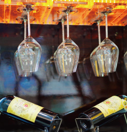 Exclusive Red wine bar - Not only enjoy the comfortable cockpit, during the journey, you do have chance to taste the flavor of different red wine to tease your taste buds.   